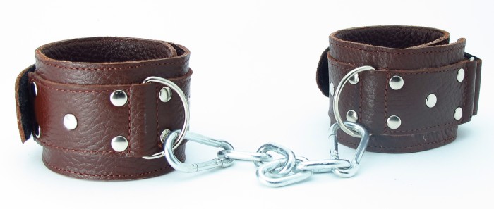 Коричневые кожаные наручники